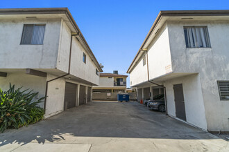 329 N Montebello Blvd in Montebello, CA - Building Photo - Building Photo