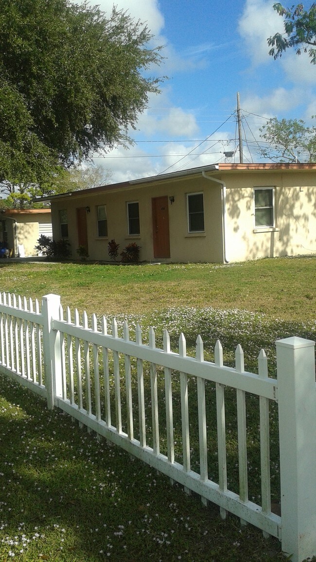 478 Church St in Nokomis, FL - Foto de edificio - Building Photo