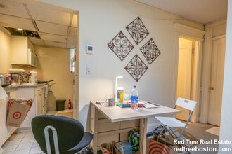 466 Commonwealth Ave, Unit 406 in Boston, MA - Building Photo - Building Photo