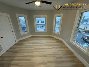 81 Swindells St in Fall River, MA - Foto de edificio - Building Photo