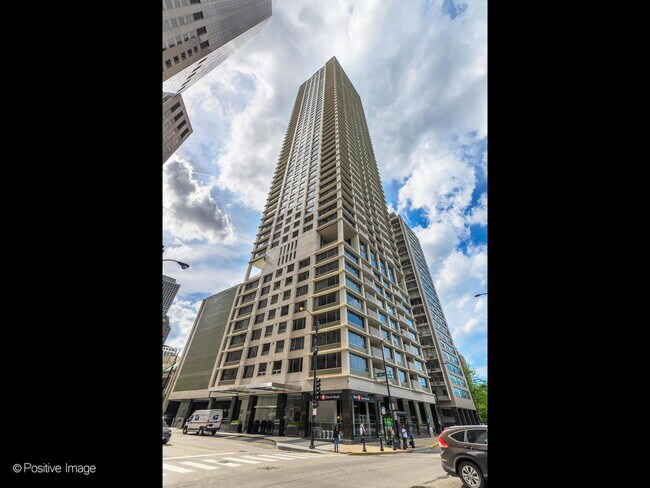 1000 N Lake Shore Dr in Chicago, IL - Building Photo - Building Photo