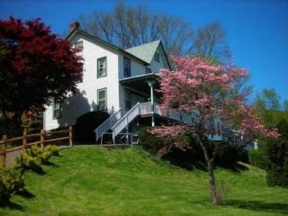 144 Lakeside Dr W in Belvidere, NJ - Foto de edificio - Building Photo