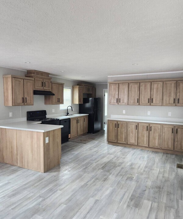 18 Landrey Dr in Vincennes, IN - Building Photo