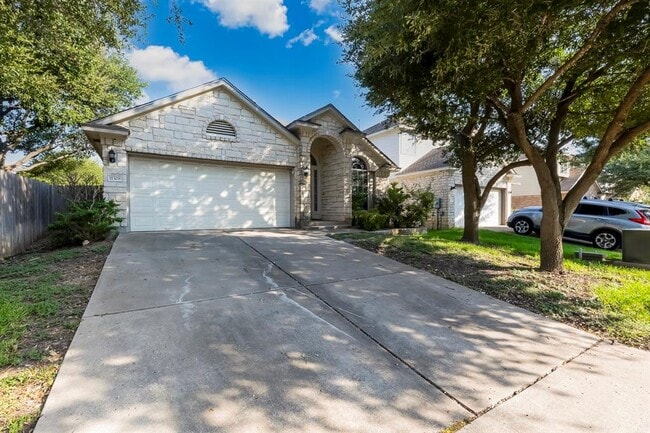 11308 Los Comancheros Rd in Austin, TX - Building Photo - Building Photo