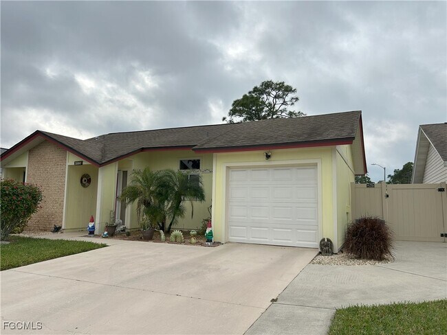 5560 Longleaf Dr in North Fort Myers, FL - Building Photo - Building Photo