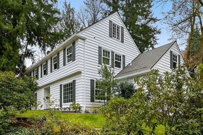 property at 2639 SW Sherwood Dr