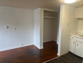 50 E Main St in Orange, MA - Foto de edificio - Building Photo