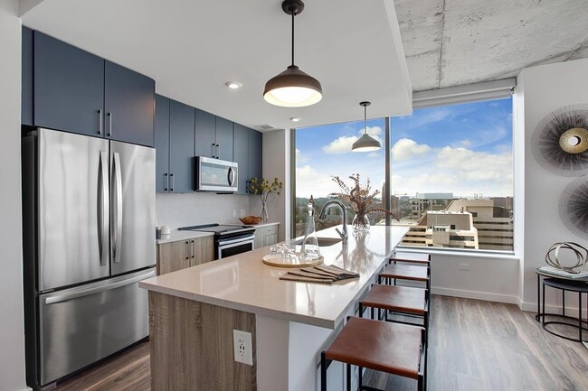 2010 West End in Nashville, TN - Building Photo - Building Photo