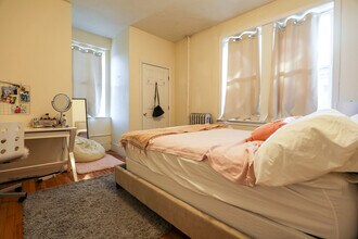 324 Saint Paul St in Brookline, MA - Foto de edificio - Building Photo