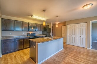 Prelude in Grand Forks, ND - Foto de edificio - Building Photo