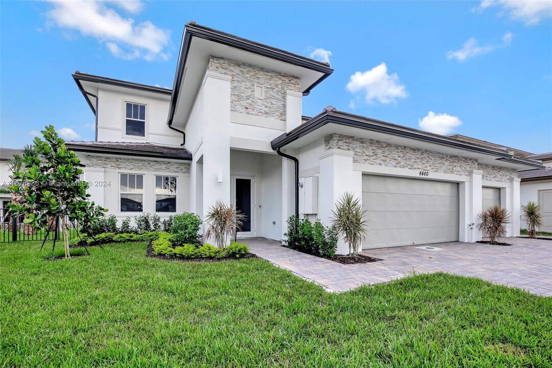 4440 SW 122nd Terrace in Cooper City, FL - Foto de edificio