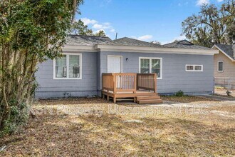 245 W 73rd St in Savannah, GA - Building Photo - Building Photo