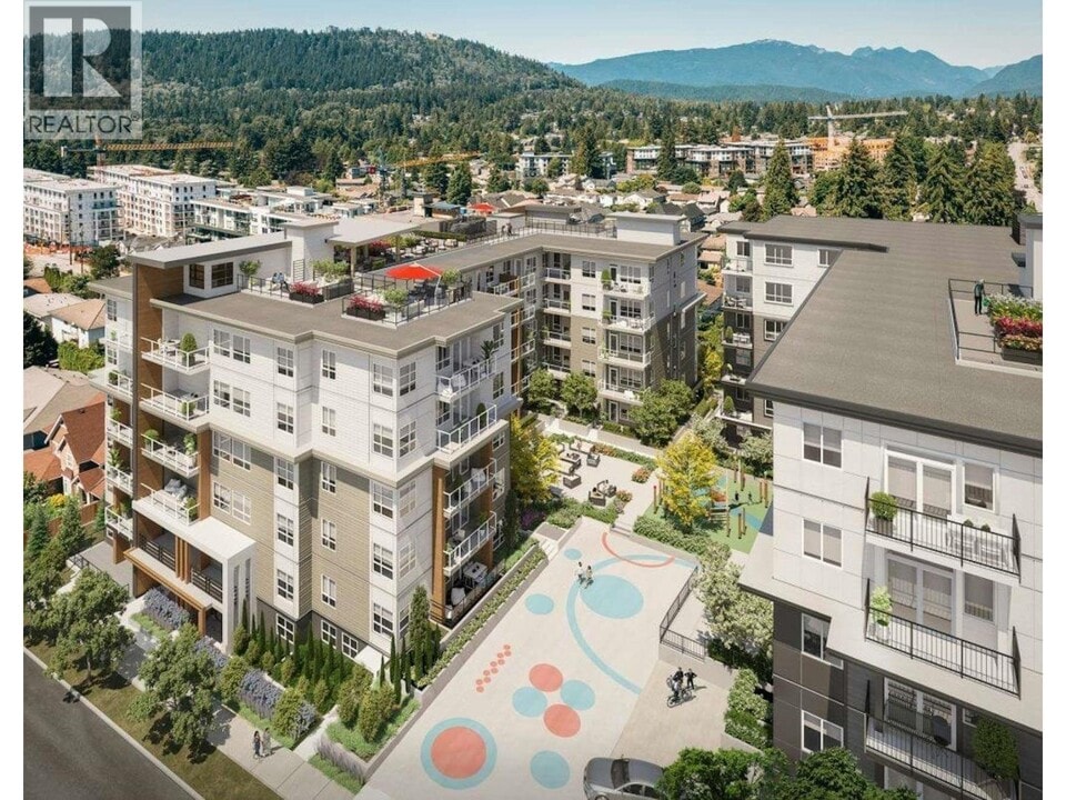 723 Grover Ave in Coquitlam, BC - Building Photo