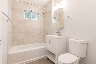 28 Hunnewell Ave, Unit 3 in Boston, MA - Foto de edificio - Building Photo