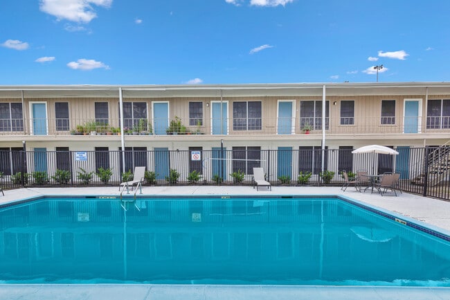 Villa Nueva Apartments