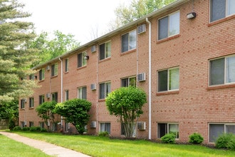 Maple Grove Apartments in Cincinnati, OH - Building Photo - Building Photo