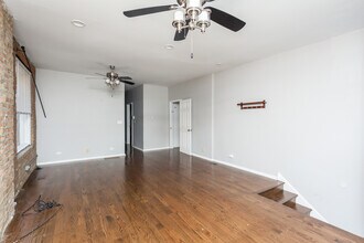 2348 W Moffat St, Unit 1F in Chicago, IL - Building Photo - Building Photo
