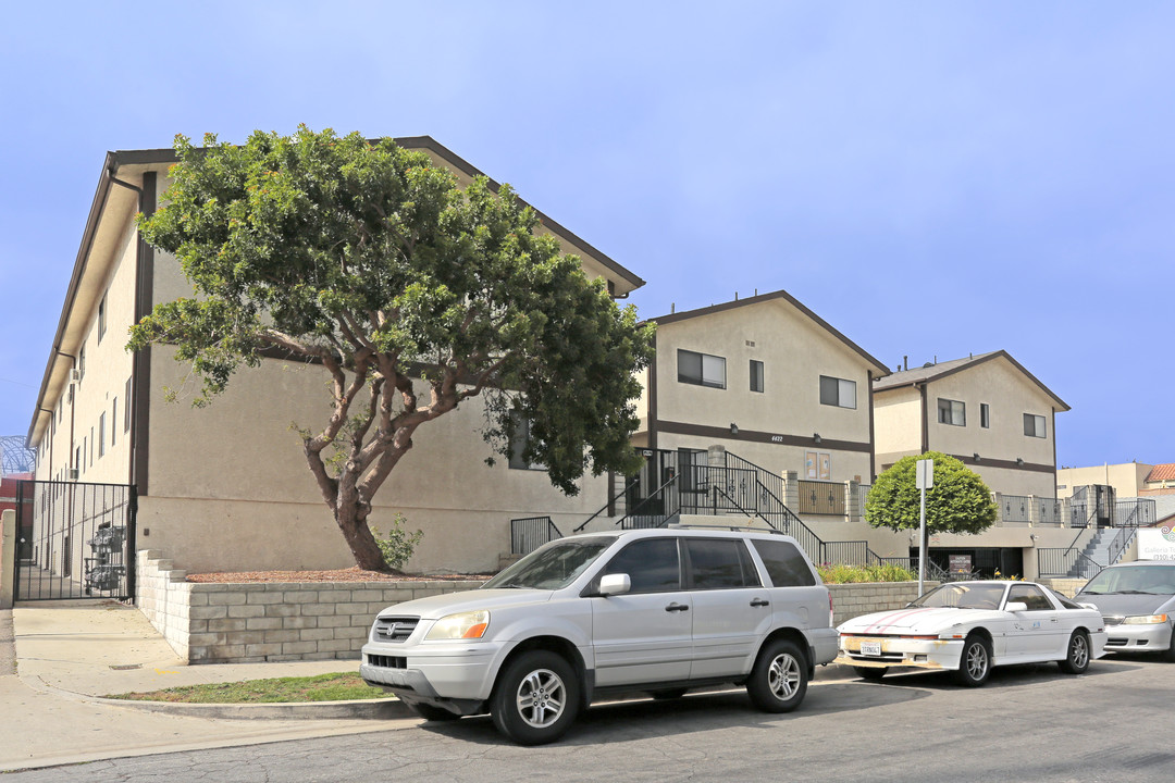 Galleria Townhomes in Lawndale, CA - Building Photo