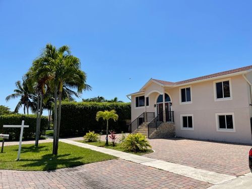 1371 Woodcrest Rd W in West Palm Beach, FL - Building Photo - Building Photo