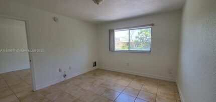 445 SW 11th St, Unit 203 in Miami, FL - Foto de edificio - Building Photo