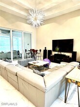 14330 Laguna Spgs Ln in Naples, FL - Foto de edificio - Building Photo