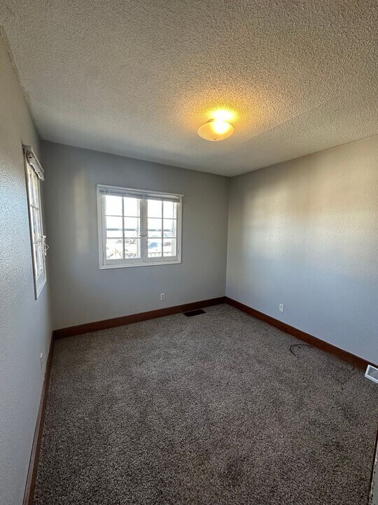 432 James St in Waterloo, IA - Building Photo