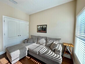 7215 S Shamrock Rd in Tampa, FL - Building Photo - Building Photo