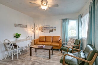 1757 SR 105 in Grayland, WA - Foto de edificio - Building Photo