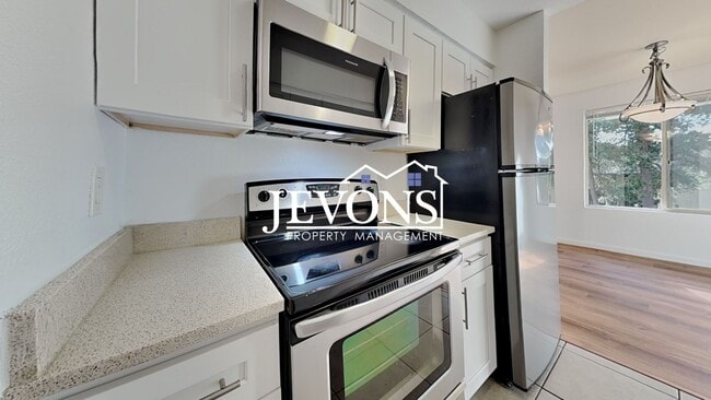 12525 NE 145th Pl in Kirkland, WA - Building Photo - Building Photo