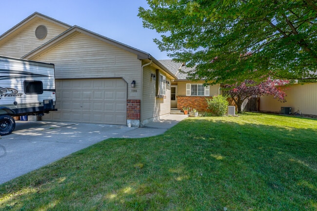property at 7206 N Hamilton St