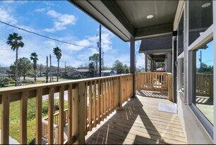 442 6th St in Dickinson, TX - Building Photo