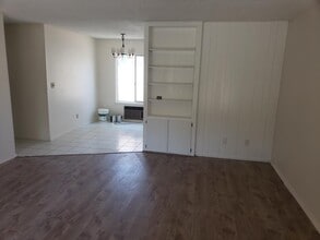 4667 E Mountain View Dr, Unit # 2 in San Diego, CA - Foto de edificio - Building Photo