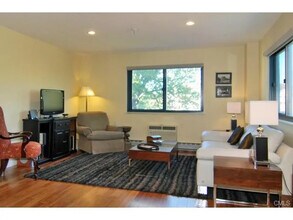 51 Schuyler Ave in Stamford, CT - Building Photo - Building Photo