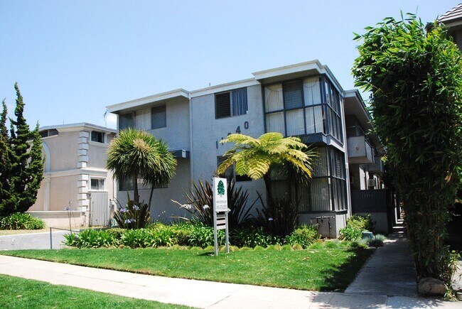 11940 Dorothy St