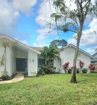 14060 Greentree Dr in Wellington, FL - Building Photo