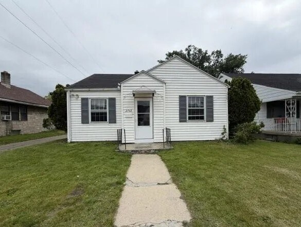property at 2702 Prast Blvd