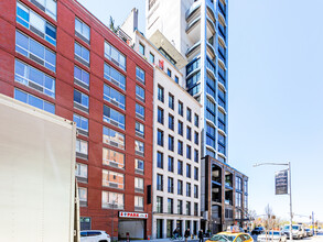 560 W 24th St in New York, NY - Building Photo - Building Photo