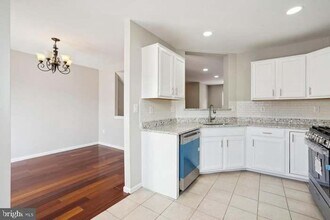 22989 Whitehall Terrace in Sterling, VA - Building Photo - Building Photo