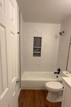 228 Avenue F in Denton, TX - Foto de edificio - Building Photo