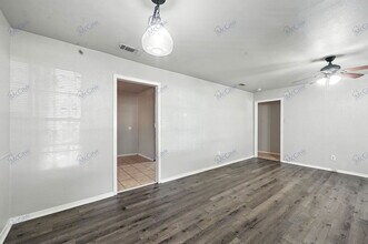 425 Highcrest Dr in Dallas, TX - Building Photo - Building Photo