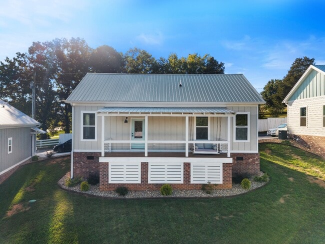 property at 1925 Lakeshore Dr