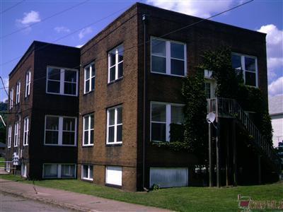 800 Phoenix Ave in Chester, WV - Building Photo - Building Photo