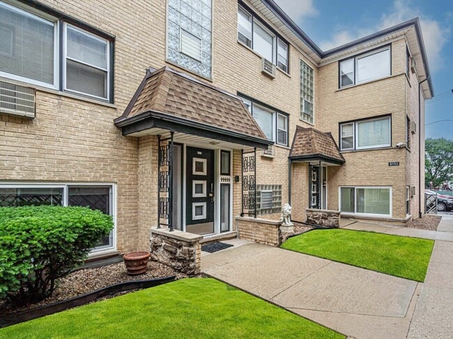 property at 6751 N Olmsted Ave