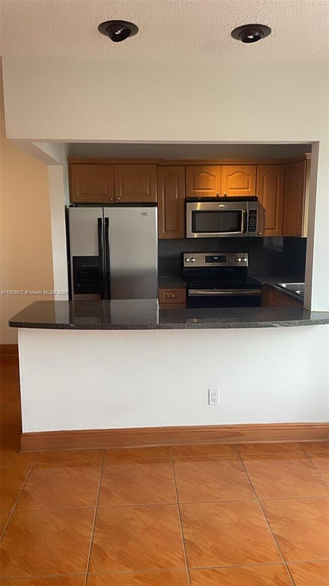7910 Taft St in Pembroke Pines, FL - Building Photo - Building Photo