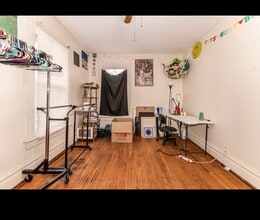 229 W Downer Pl, Unit Apt 2 in Aurora, IL - Foto de edificio - Building Photo