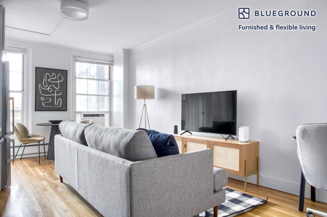 1284 Beacon St in Brookline, MA - Building Photo - Building Photo