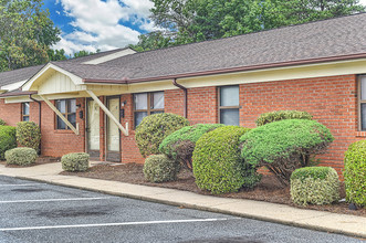 Southgate Gardens in Thomasville, NC - Foto de edificio - Building Photo