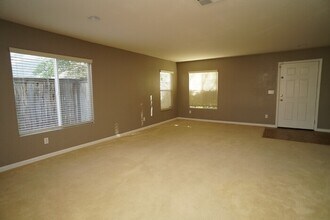 1636 Drummond Ln in Lincoln, CA - Building Photo - Building Photo