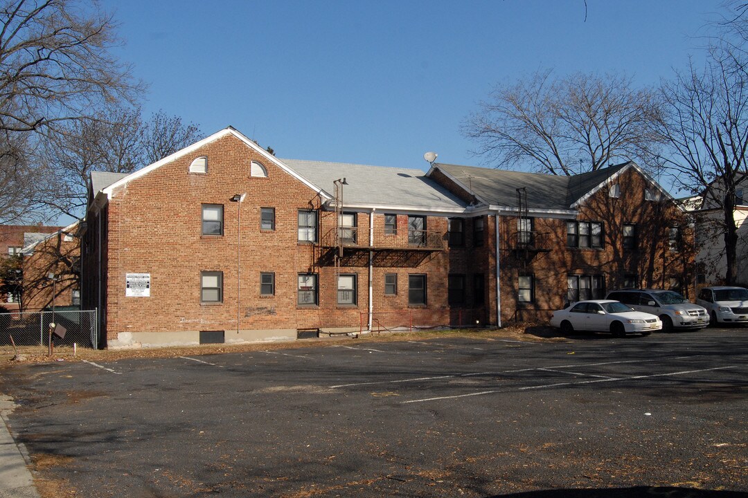 300-306 N Oraton Pky in East Orange, NJ - Foto de edificio