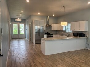 2521 Stephenson Dr in Dallas, TX - Building Photo - Building Photo